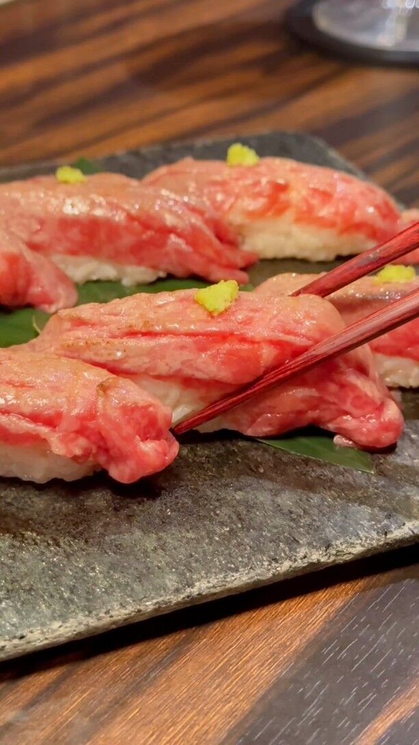 食材に込められたエピソードをテーブルへ。

当店では、日本各地から厳選された肉、魚、野菜などが楽しめるワンランク上の隠れ家居酒屋。

三浦半島・三崎漁港から毎日直送される鮮魚を扱っており、特に刺身5点盛りが人気で、新鮮な旬の魚を楽しめます！

さらに、朝採れ野菜を使用した野菜グリルや、幻の和牛と名高い「尾崎牛のグリル」「尾崎牛の肉寿司」は、この店でしか味わえない逸品です。

お酒もこだわりのラインアップで、入手困難で話題の「うちゅうブルーイング」のクラフトビールや、冩樂、産土、而今など、希少な日本酒が入荷していることも！

五反田のみならず、渋谷、恵比寿、目黒、大崎、品川エリアからも多数ご来店いただいております。
居酒屋としての宴会利用にも、デートのディナー利用にもおすすめ。

皆様のご来店心よりお待ちしております。

五反田/モルゲン五反田駅前店

#五反田グルメ
#五反田居酒屋
#五反田ディナー
#目黒居酒屋
#大崎グルメ