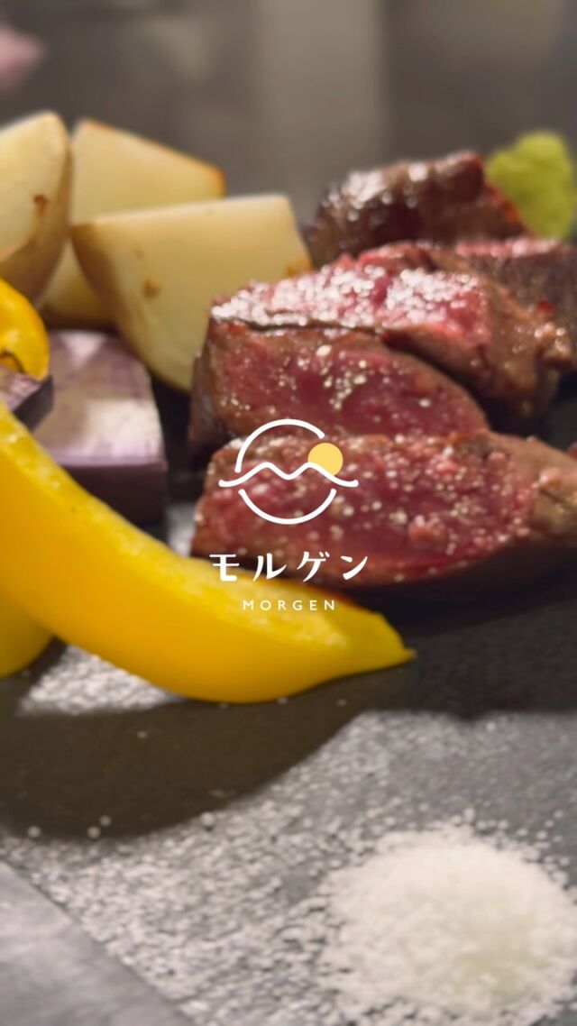 音って、ずるい！
 この「ジュッ」が聞きたくて来てる気がする。
画面越しでも、お腹すいちゃう。
 
──────────────⠀
池袋/モルゲン 池袋西口店 ⠀
@morgen_ikebukuro ⠀
　　✺⠀
住所:171-0014 ⠀
東京都豊島区池袋⠀
２丁目４１−２ 葉山ビル 8階⠀
　　✺⠀
営業時間:⠀
月・火・水・木⠀
18:00 - 23:00⠀
金・土・日・祝日⠀
17:00 - 23:00⠀
　　✺⠀
定休日:なし⠀
　　✺⠀
座席:45席⠀
　　✺⠀
支払い方法:現金、カード可⠀
（VISA、Master、JCB、AMEX、Diners）⠀
電子マネー可⠀
（交通系電子マネー（Suicaなど）、nanaco、iD、QUICPay）⠀
QRコード決済可⠀
（PayPay、d払い、楽天ペイ、au PAY）⠀
──────────────⠀
#池袋 #池袋ディナー #ごほうびディナー #本当に美味しいお店 #尾崎牛 #和牛